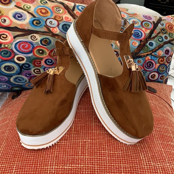 Shoes - NEW lightweight micro suede soft platform shoes